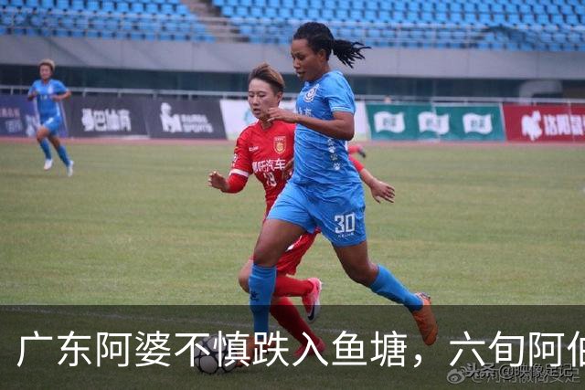 广东阿婆不慎跌入鱼塘，六旬阿伯跳水施救！称衣服都来不及脱